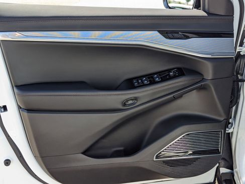 Used 2024 Jeep Wagoneer Launch Edition image 14