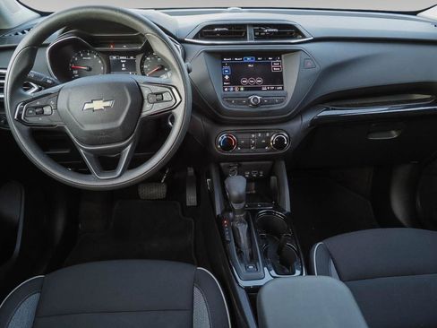 Used 2023 Chevrolet TrailBlazer LT w/ LPO, Blackout Package FWD image 9