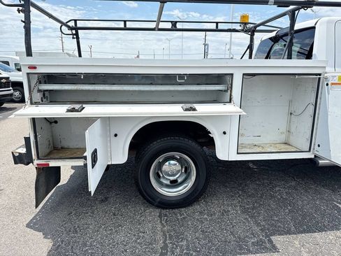 Used 2018 RAM 3500 Tradesman w/ Power & Remote Entry Group RWD image 15