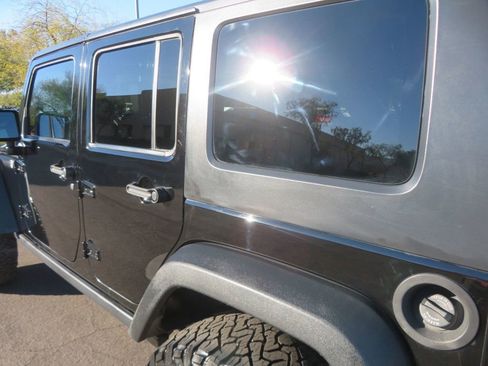 Used 2009 Jeep Wrangler Unlimited Rubicon w/ Dual Top Group image 7