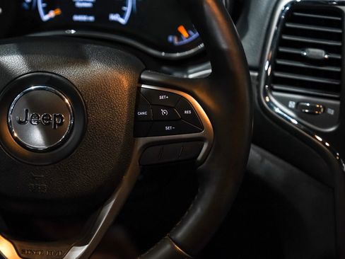 Used 2018 Jeep Grand Cherokee Altitude AWD/4WD image 18