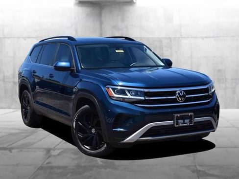Used 2023 Volkswagen Atlas SE w/ Panoramic Sunroof Package FWD image 2