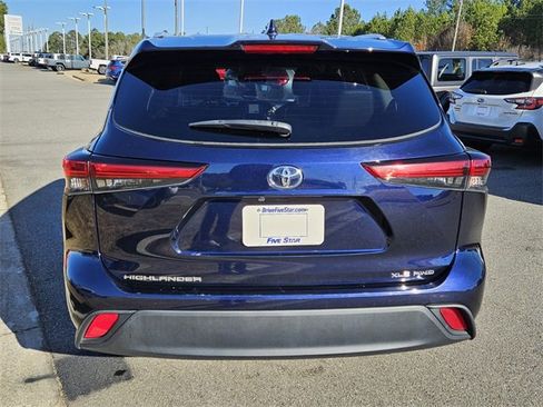 Used 2023 Toyota Highlander XLE image 11