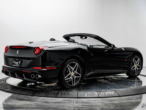 Used 2016 Ferrari California T image 15
