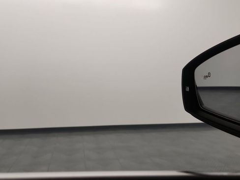 Used 2018 Volkswagen Tiguan SEL AWD/4WD image 18