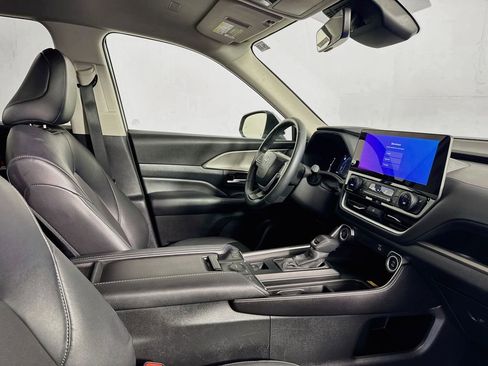 Used 2025 Toyota Grand Highlander FWD image 36
