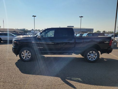 New 2025 RAM 2500 Laramie AWD/4WD image 16