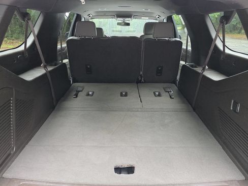 Used 2021 Chevrolet Suburban LT RWD image 12