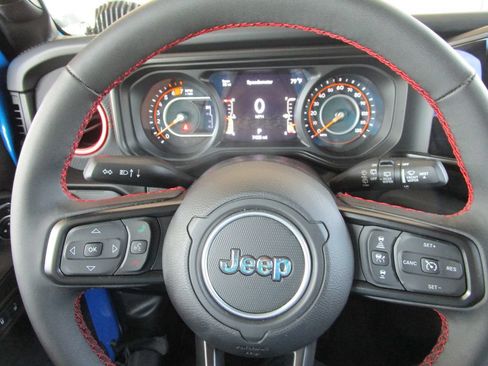 Used 2024 Jeep Wrangler Unlimited Rubicon w/ Technology Group AWD/4WD image 40