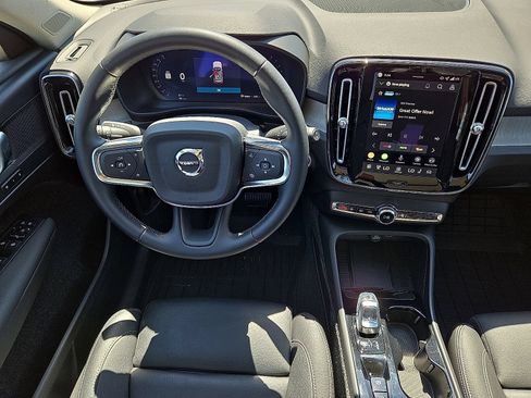 Used 2026 Volvo XC40 B5 Plus AWD/4WD image 19