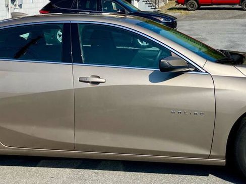 Used 2022 Chevrolet Malibu LT FWD image 4
