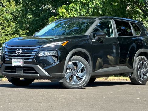 Used 2025 Nissan Rogue SV AWD/4WD image 1