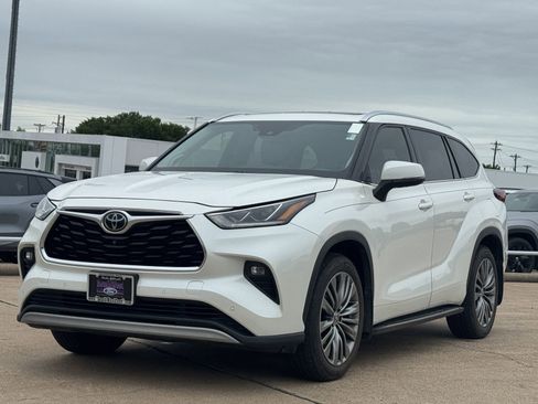 Used 2021 Toyota Highlander Platinum AWD/4WD image 8