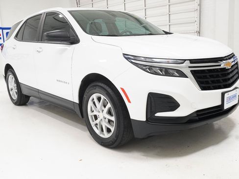 Used 2023 Chevrolet Equinox LS w/ Driver Confidence II Package FWD image 3