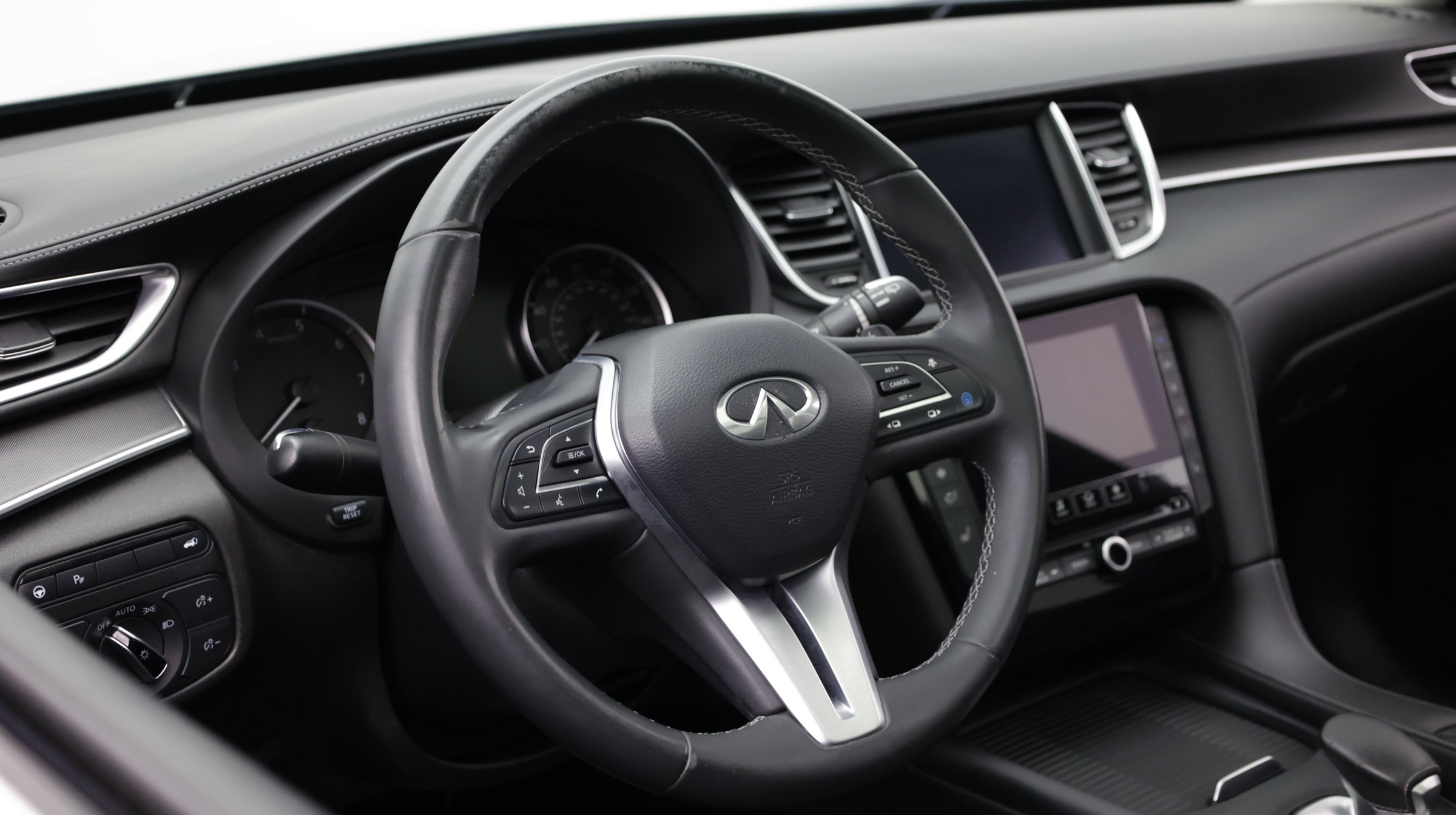 Used 2022 INFINITI QX50 Luxe FWD image 13