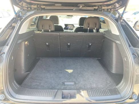 Used 2025 Chevrolet Trax LT w/ LT Convenience Package FWD image 24