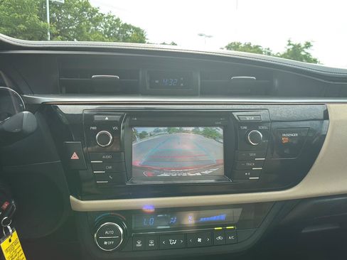 Used 2015 Toyota Corolla LE w/ Body Protection Package #1 FWD image 30