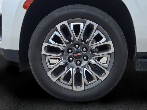 Used 2023 GMC Yukon XL Denali AWD/4WD image 8