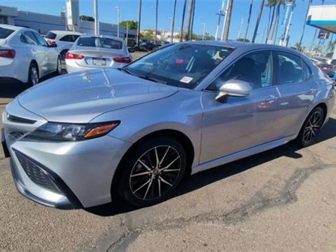 Used 2024 Toyota Camry SE image 4