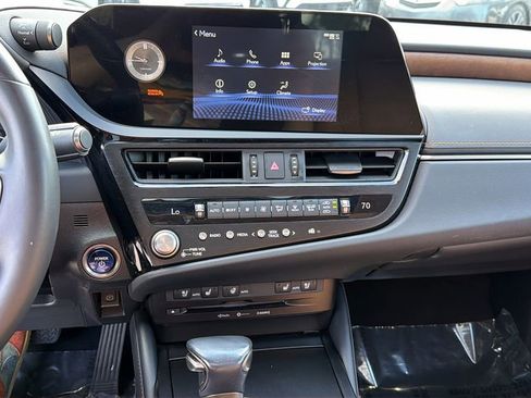 Used 2022 Lexus ES 300h w/ Premium Package image 25