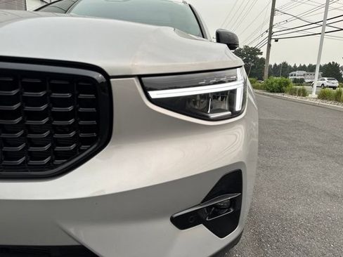 Certified 2025 Volvo XC40 B5 Plus AWD/4WD image 8