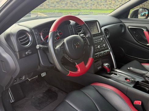 Used 2015 Nissan GT-R Black Edition image 13