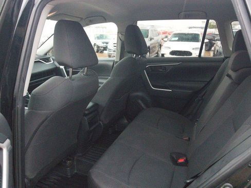 Used 2021 Toyota RAV4 LE AWD/4WD image 25
