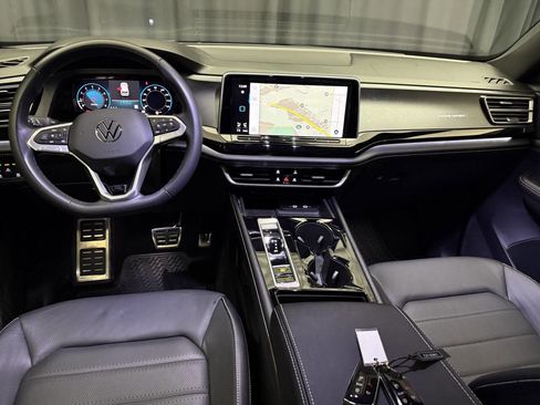 Used 2024 Volkswagen Atlas Cross Sport SEL R-Line image 16