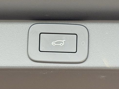 New 2025 Land Rover Range Rover SE image 40