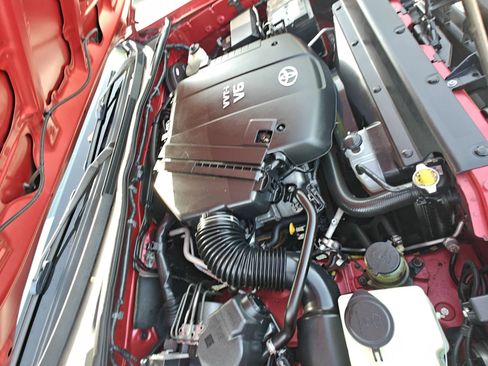 Used 2014 Toyota Tacoma PreRunner w/ SR5 Package RWD image 54