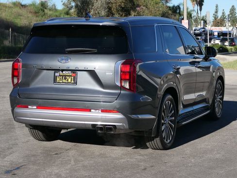 Used 2024 Hyundai Palisade Calligraphy image 2