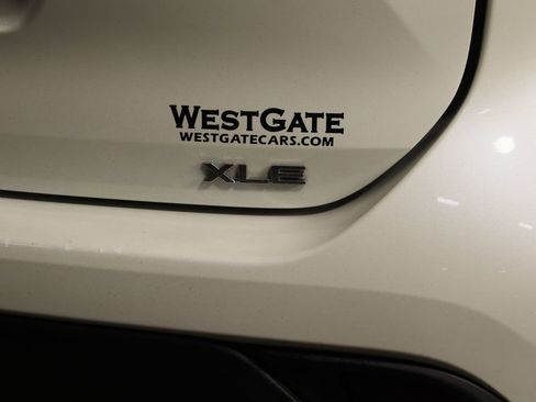 Used 2021 Toyota Highlander XLE image 38