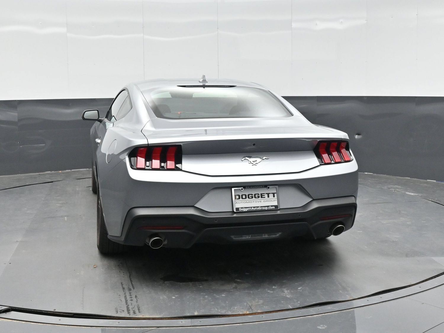 Used 2025 Ford Mustang Coupe RWD image 3