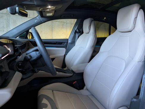 Used 2025 Porsche Macan Electric image 5