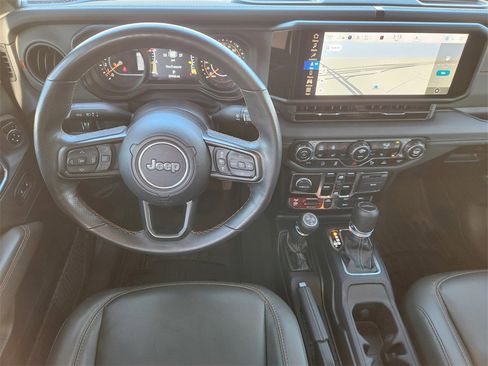 Used 2024 Jeep Gladiator Mojave image 25