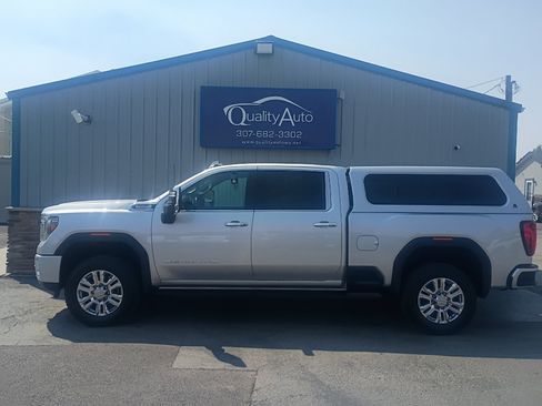 Used 2023 GMC Sierra 3500 Denali w/ Denali Ultimate Package AWD/4WD image 1
