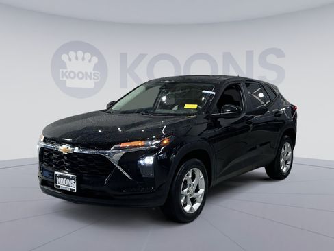 Used 2024 Chevrolet Trax LS w/ LS Convenience Package FWD image 1