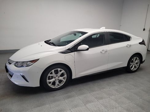 Used 2018 Chevrolet Volt Premier w/ Driver Confidence Package FWD image 2