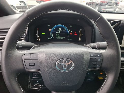 Used 2025 Toyota Camry SE image 19