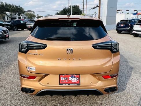 Used 2025 Buick Encore GX Avenir w/ Avenir Technology Package image 5
