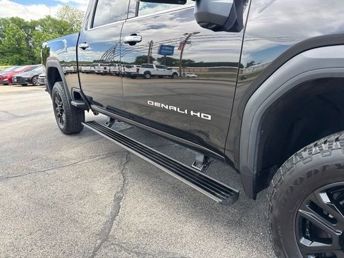 Used 2023 GMC Sierra 3500 Denali w/ Denali Black Diamond Edition AWD/4WD image 4