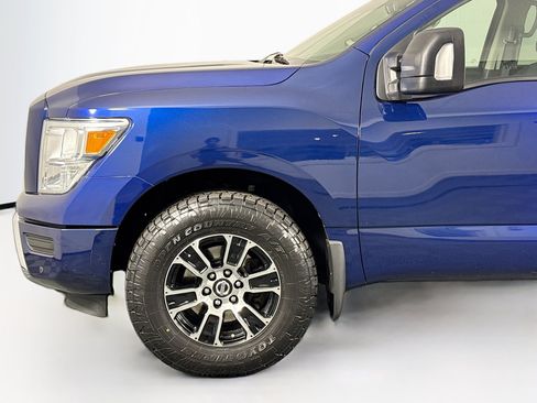Used 2020 Nissan Titan SV w/ SV Convenience Package AWD/4WD image 35