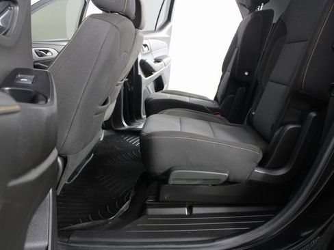 Used 2021 Chevrolet Traverse LT image 17