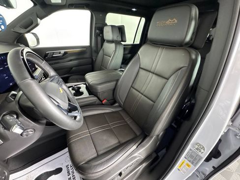 Certified 2026 Chevrolet Suburban High Country AWD/4WD image 38