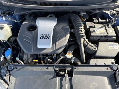 Used 2016 Hyundai Veloster Turbo image 25