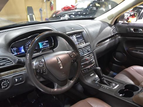 Used 2018 Lincoln MKT AWD w/ Technology Package image 16