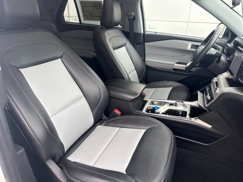 Used 2023 Ford Explorer XLT w/ Equipment Group 202A AWD/4WD image 35