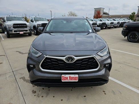 Used 2021 Toyota Highlander XLE image 9