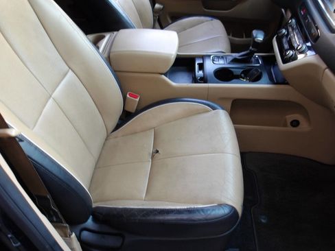 Used 2017 Kia Sedona LX w/ LX Essentials Premium Package image 23