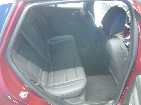 Used 2025 Chevrolet Trax RS FWD image 28